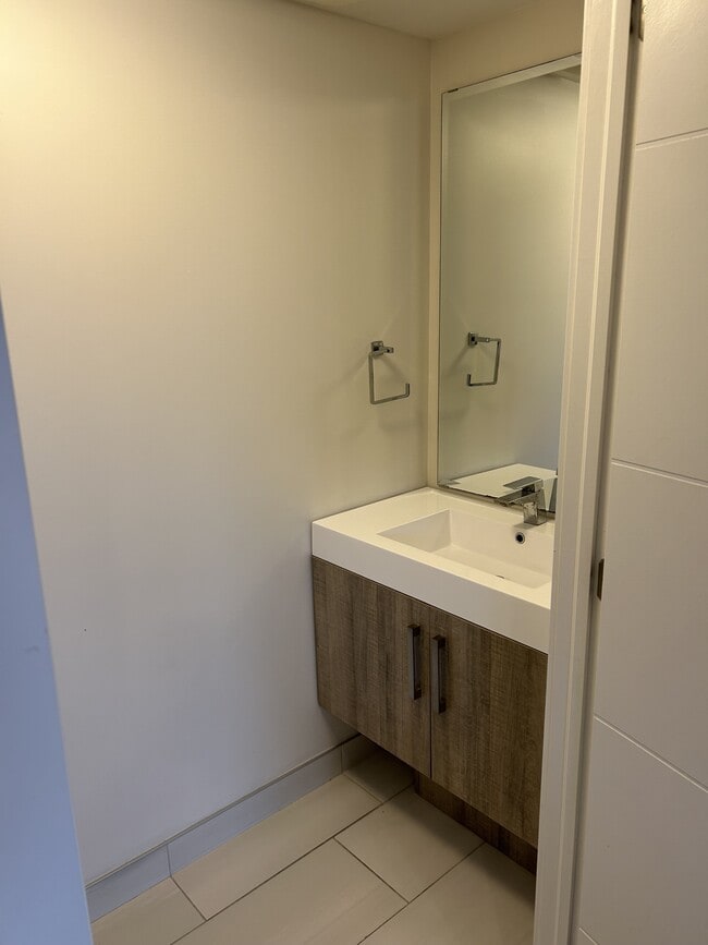 Building Photo - 5633-5633 Fenwick St