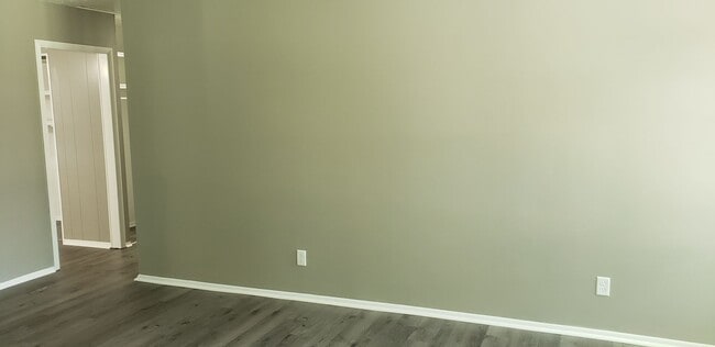 Building Photo - Great single family home!