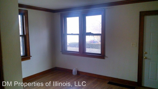 Building Photo - 1819 N Underhill St