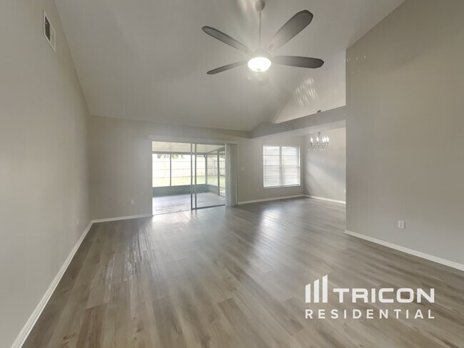 Building Photo - 2026 Shadow Pine Drive Brandon FL