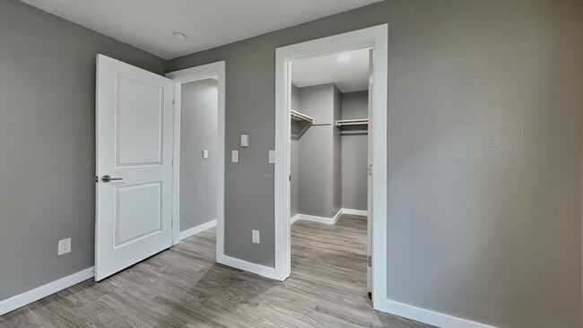 Building Photo - 1105 S Woodlawn St