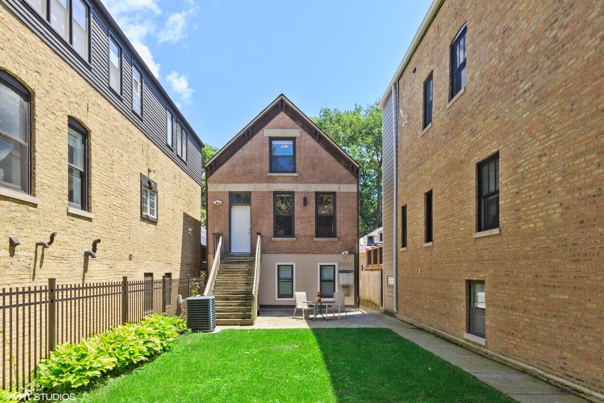 Primary Photo - 2035 N Winchester Ave