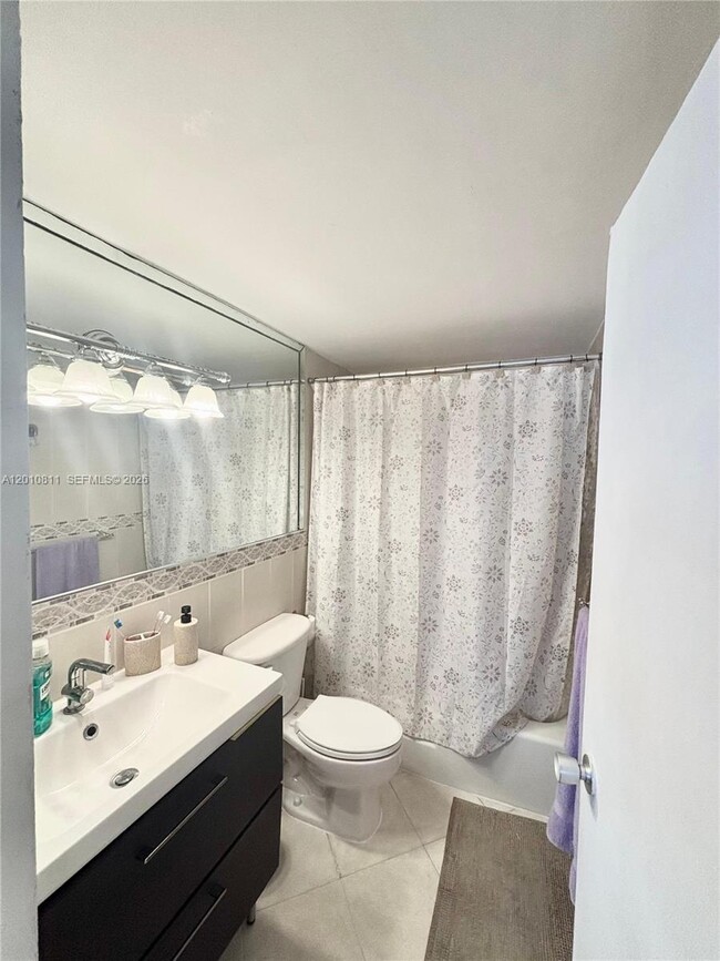Building Photo - 999 Brickell Bay Dr