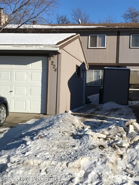 Foto principal - 3 br, 1 bath House - 224 5th Street Northwest