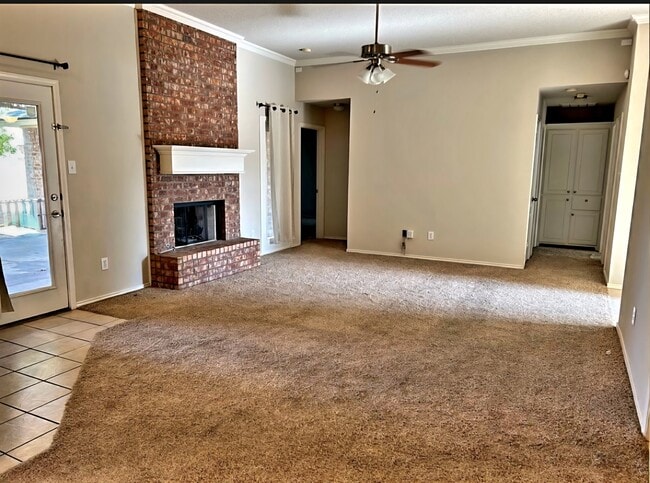 Foto del edificio - 9706 Vernon Ave