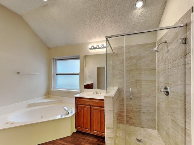 Foto del edificio - 6937 Meandering Creek Ln