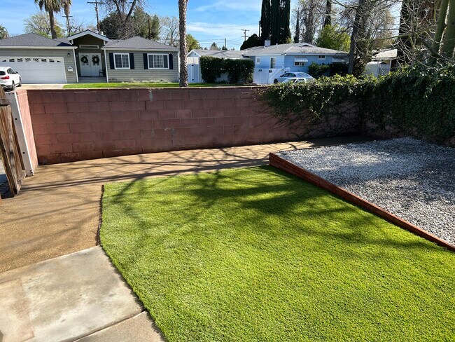 Foto del edificio - 7017 Fullbright Ave