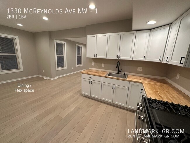 Building Photo - 2 Bedroom Grand Rapids Westside - Just upd...