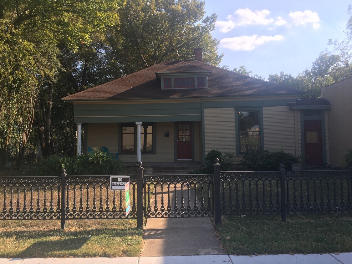 Front View - 711 Page Ave