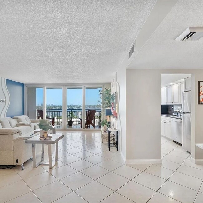 Building Photo - 18031 Biscayne Blvd