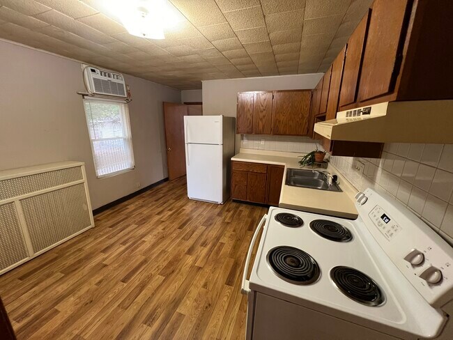 Kitchen - 502 W Jackson St