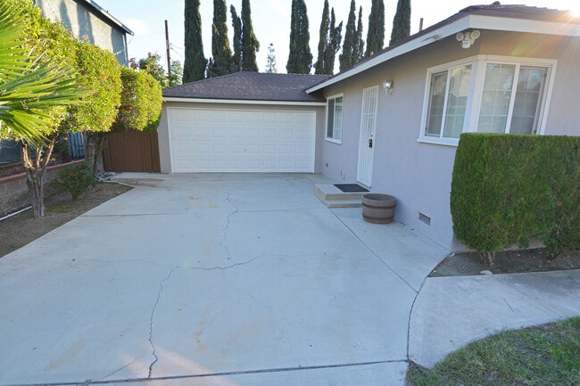 Foto del edificio - 9966 Glencrest Cir