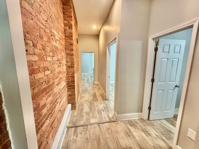 Building Photo - 524 N 26th St