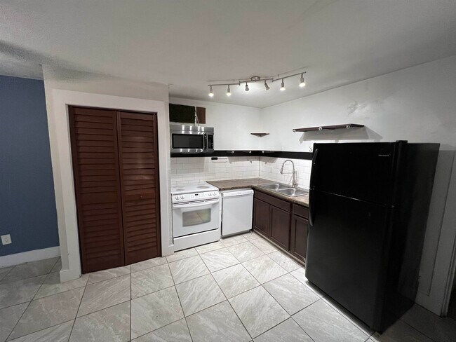 Building Photo - 1825 Seay Ct