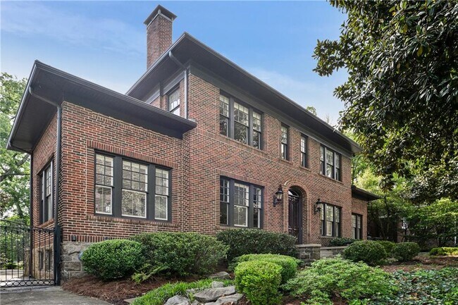 Foto del edificio - 635 Bonaventure Ave NE