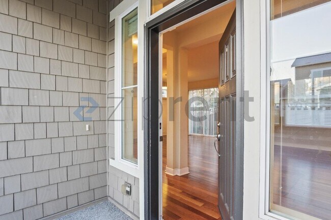 Foto del edificio - 18232-18236 36 Ave SE