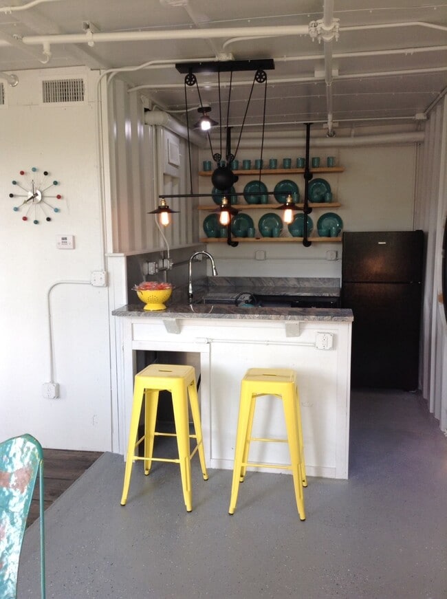 Building Photo - 1400 Sycamore Ave