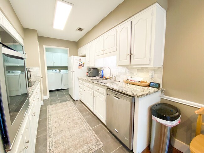 Building Photo - 9808 Crest Meadow Dr