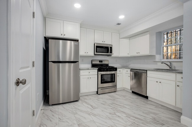 Building Photo - 475 S 14th St