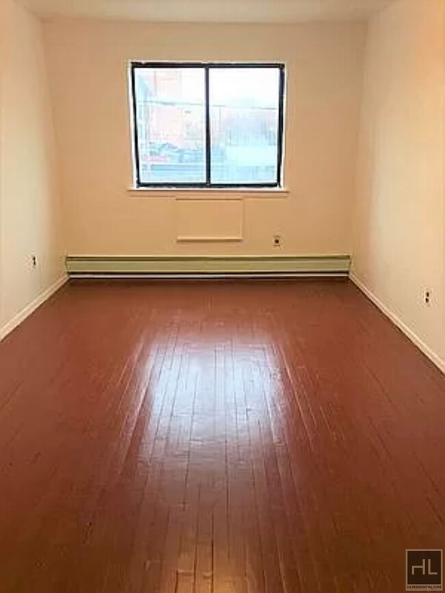 Building Photo - 47 AVENUE