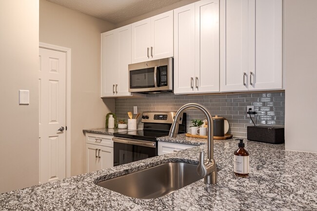 Modern Kitchen at Willowest in Vinings Apartments in Atlanta, GA 30339 - Willowest in Vinings