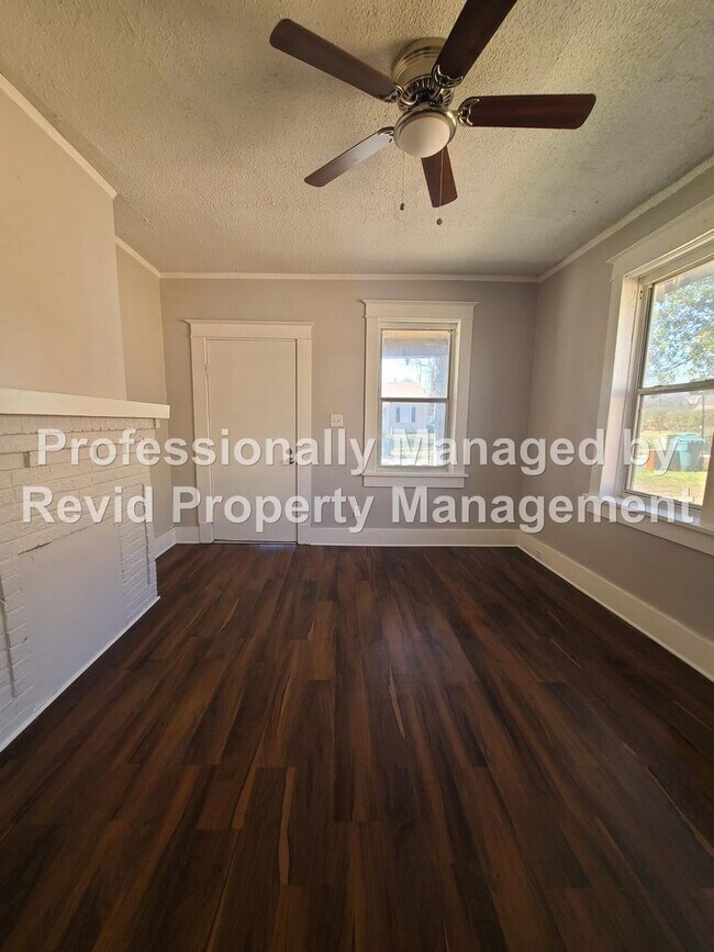 Foto del edificio - 1590 Cameron St