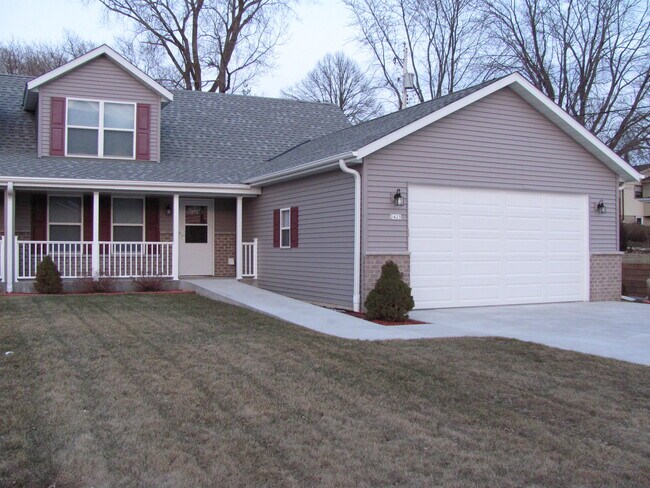 2423 Parkfield Dr., West Bend - 2423 Parkfield Drive