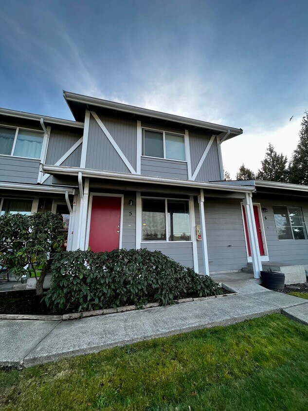 Foto principal - 685 SE Ireland St