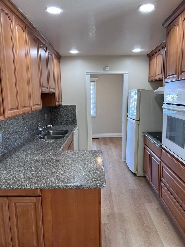 Building Photo - BEAUTIFUL RANCH STYLE HOME IN DESIREABLE SAN LORENZO, FRONT & BACK YARDS, SPACIOUS AND BRIGHT!!!