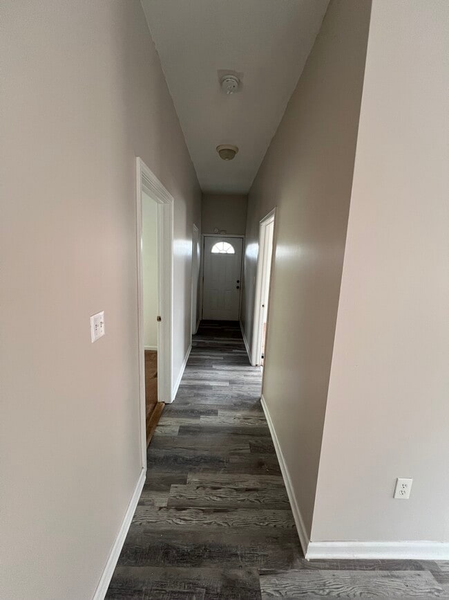 Building Photo - 196 Main St (unit 1)