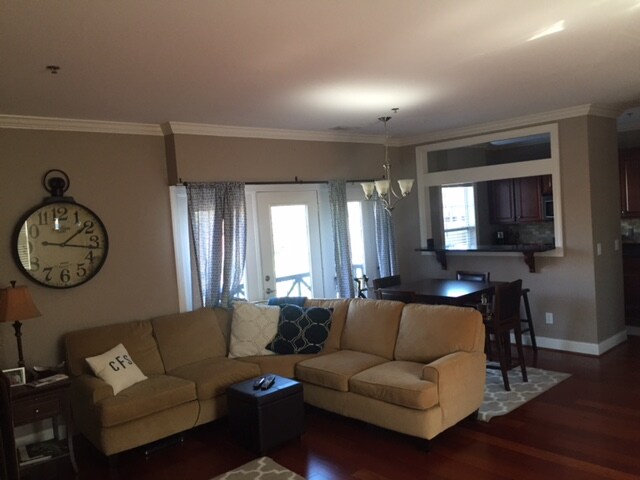 Large Living Space - 303 Criddle St