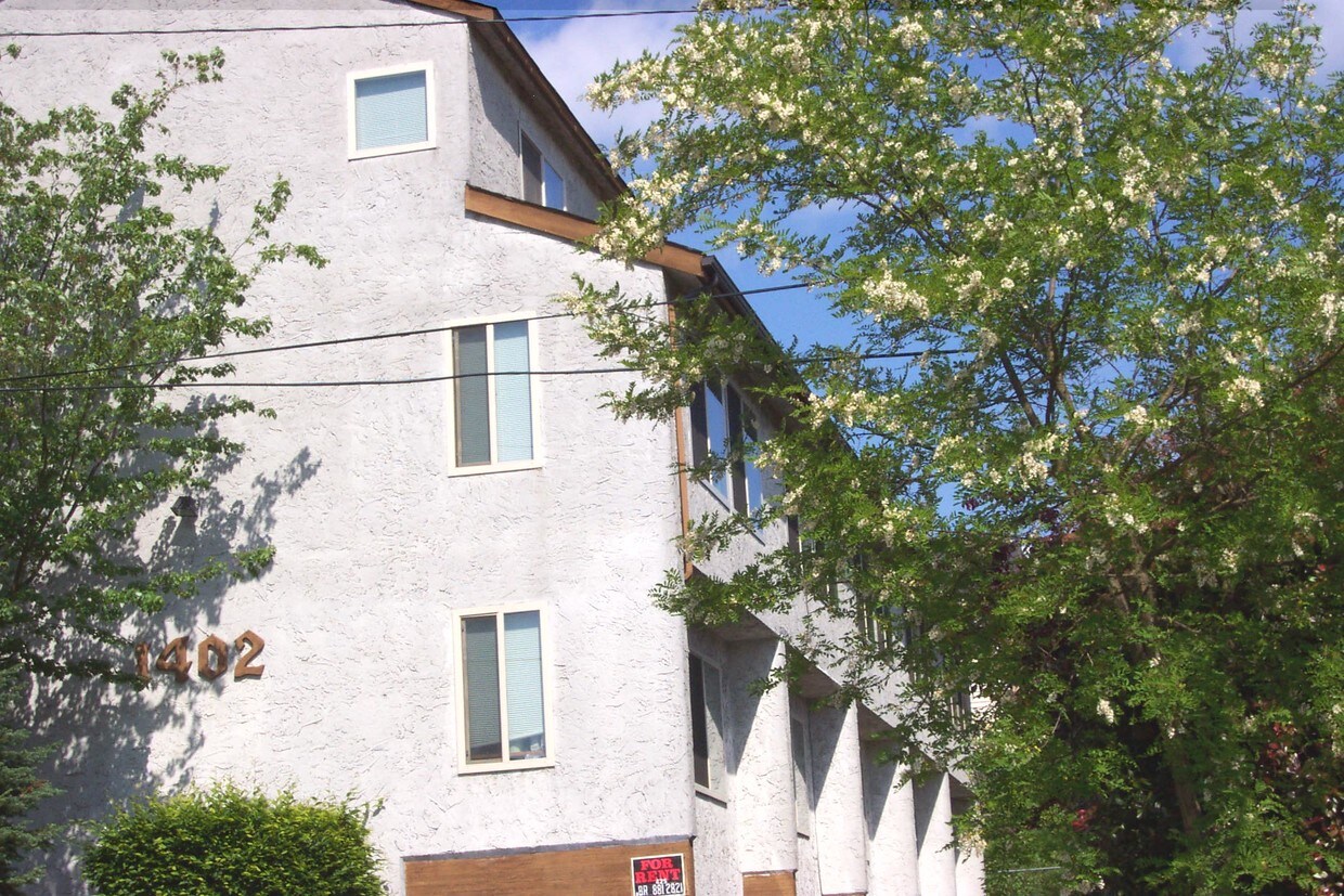 Primary Photo - 1402 E Cherry St