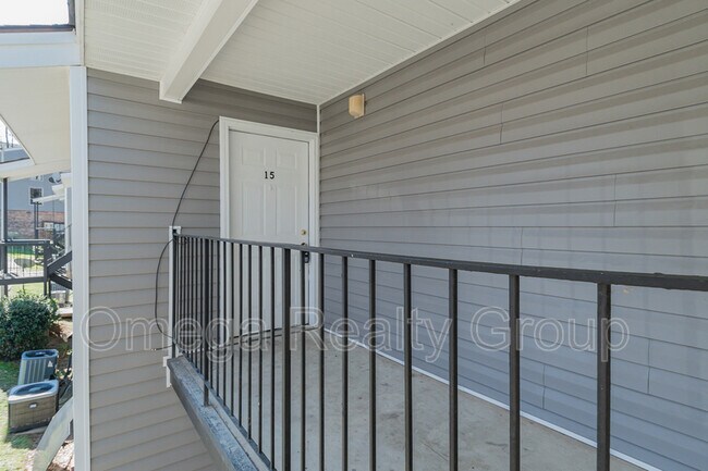 Building Photo - 1602 14th Ave E
