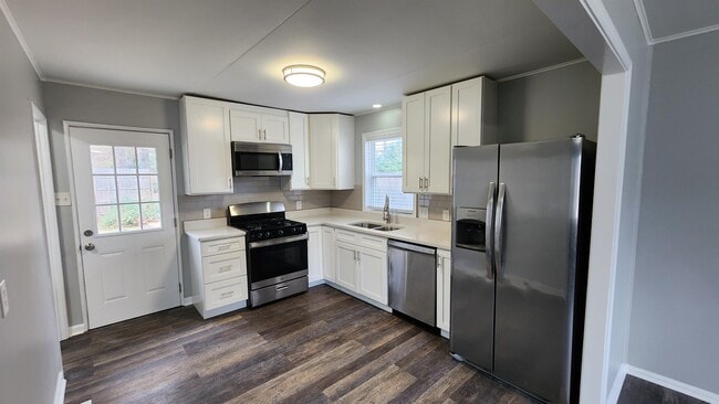 Foto del edificio - 395 Mineral Rd