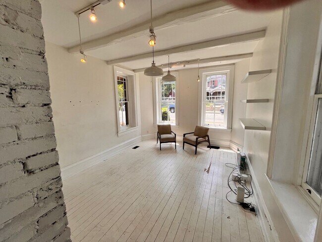 Building Photo - 4811 Horseshoe Pike