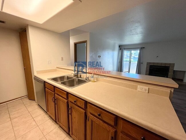 Building Photo - 9662 Brentwood Way