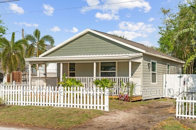 Foto del edificio - 2807 S Brown Ave