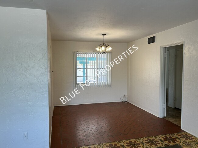 Foto del edificio - 1448 E Waverly St