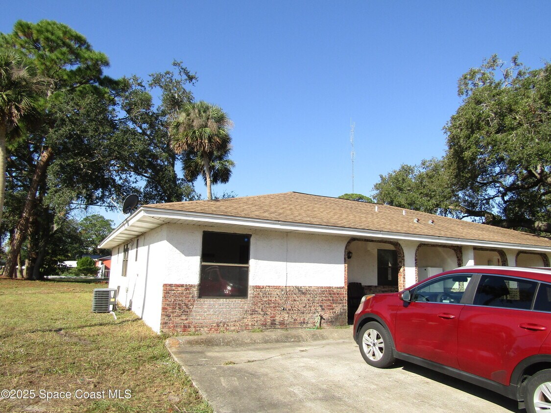 Primary Photo - 2110 S Deleon Ave