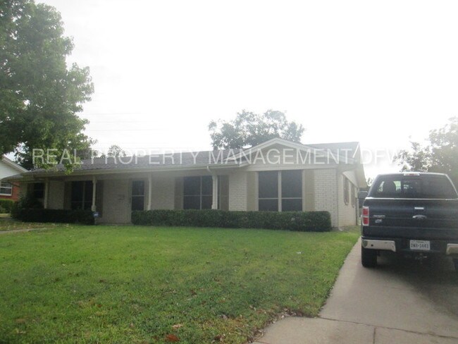 Building Photo - 3021 Cortez Dr