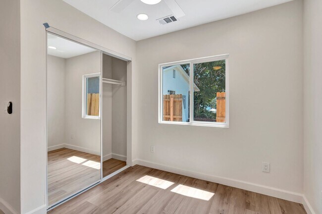 Foto del edificio - 2 bedrooms 1.5 baths home in San Diego FOR...