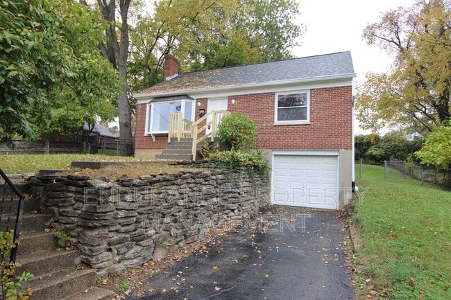 Photo - 1646 Raglan St House