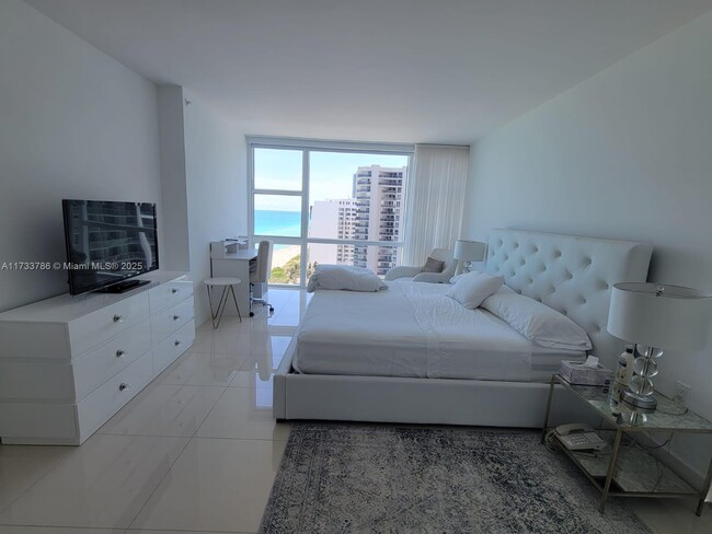 Foto del edificio - 6801 Collins Ave