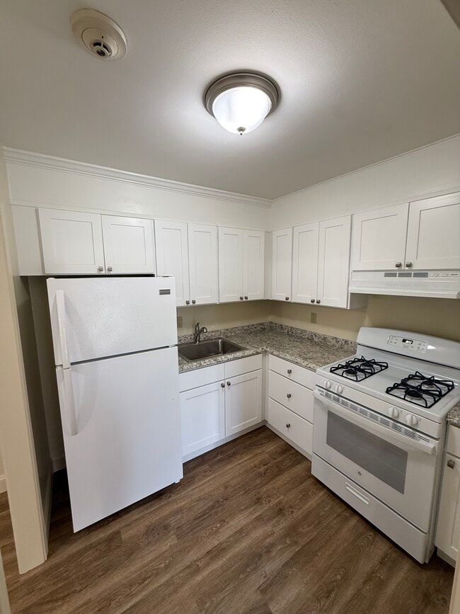Building Photo - Parkway Apartments