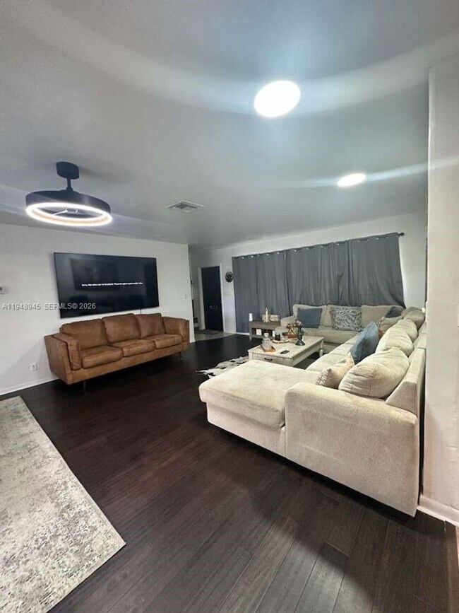 Foto del edificio - 2827 McKinley St