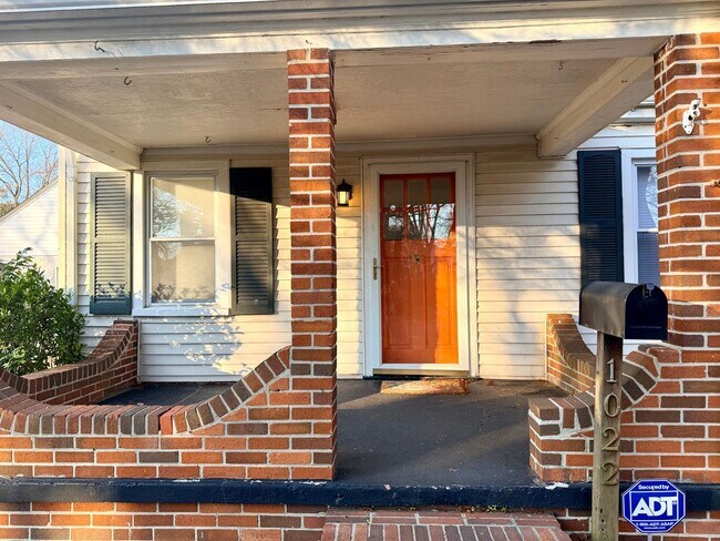Foto del edificio - Charming Cape Cod Single Family with inground pool in Norfolk