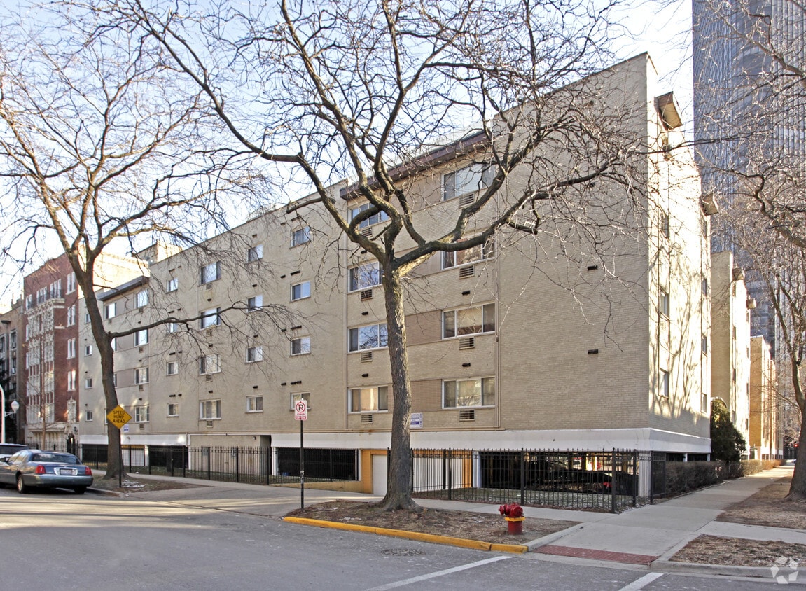 Foto principal - 1016 W Balmoral Ave
