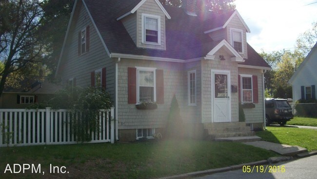 Building Photo - 3 br, 1 bath House - 11 Sylvester St.