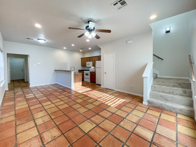 Building Photo - 506 3rd St
