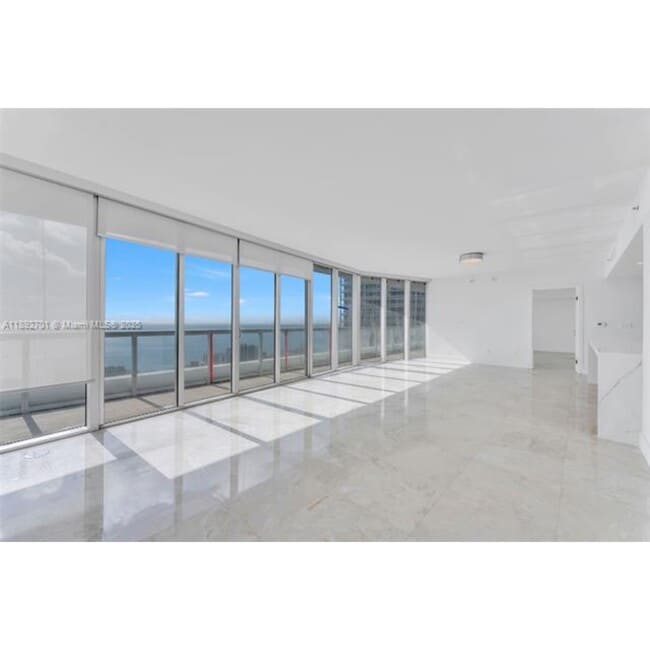 Building Photo - 465 Brickell Ave